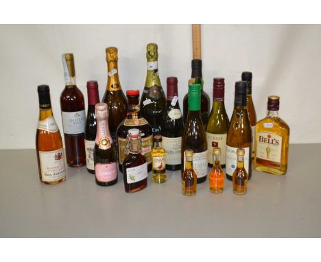 Mixed Lot: Bottles and half bottles of various wine and champagne and sparkling wines plus a further bottle of Bells Whisky a