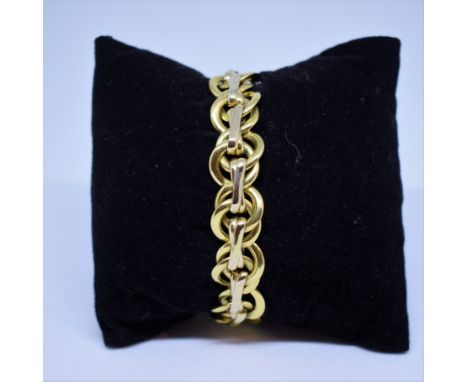 LOT in 18k gold. A choker and a bangle bracelet. Weight: 54g.