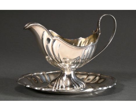Große Sauciere auf festem Unterteller im Chippendale Stil, Wilkens, Modellnr. 230418, Silber 800, 592g, 18x23cm