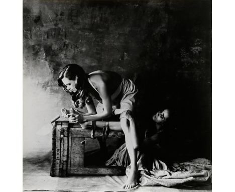 Penn, Irving (1917-2009) "Nagellack", Fotografie (Dye Transfer), verso bez., 48,3x48cm, r. kleiner Riss (~1,2cm), Ränder leic