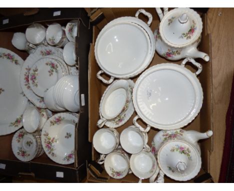 A Royal Albert Moss Rose pattern dinner and tea service 