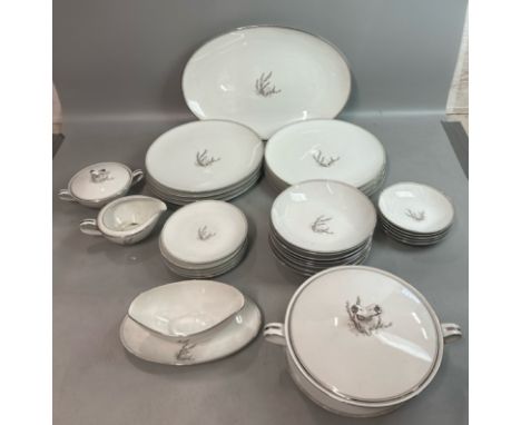 Noritake 32 piece part dinner service pattern no. 5509 / AN18 