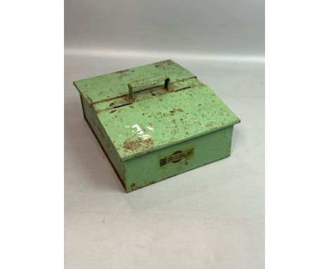 A green enamel Garrison shoe cleaning box / T17 