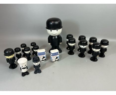 A group of Homepride collectables including salt &amp; pepper shakers and figurines, largest one has a damaged foot / T10