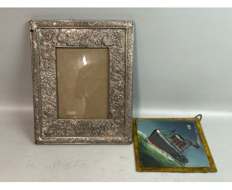 Decorative metal picture frame holds, 14 x 20cm picture with a glass hanging picture of a ship / T42