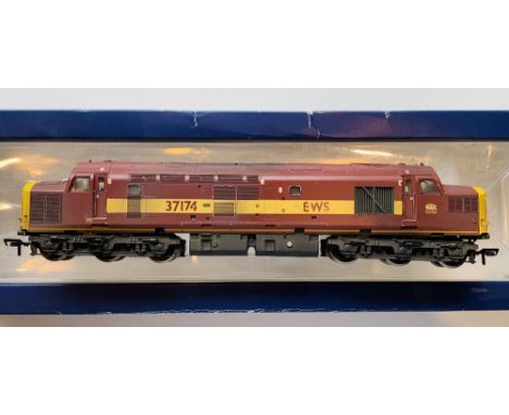Bachmann OO Scale Class 37 174 EWS Weathered Finish Loco CONDITION REPORT: Missing 3x buffers &amp; No Outer Box Sleeve
