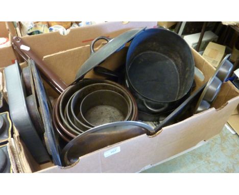 Enamel ware cooking pans and various other kitchenalia (1 box)