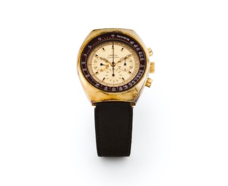Seamaster model. Winding mechanical movement (cal. 1873) with serial Nº 3009978. Yellow gold plated case with stainless steel