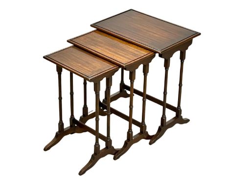 A vintage mahogany Georgian style nest of tables. 