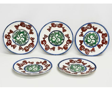 5 rare early 20th century Aynsley Irish Celtic pattern plates. Circa 1905-1925. 21cm 