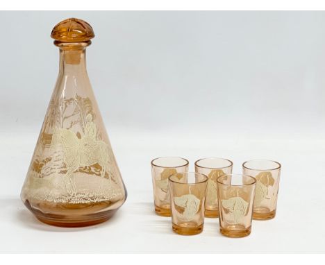 A vintage hunting theme drinks set. Decanter 19cm. Shot glasses 5cm 