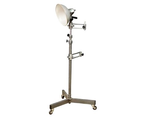 A large mid 20th century telescopic floor lamp. 270cm fully extended. 124cm closed. 179cm 