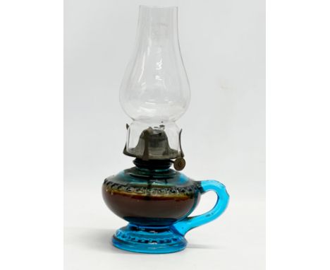 A late Victorian oil lamp/finger lamp. 15x28cm 