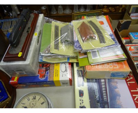 Quantity of 00 gauge model railway items including a Bachmann digital starter set, a Marks &amp; Spencer 'The Royal Train', a