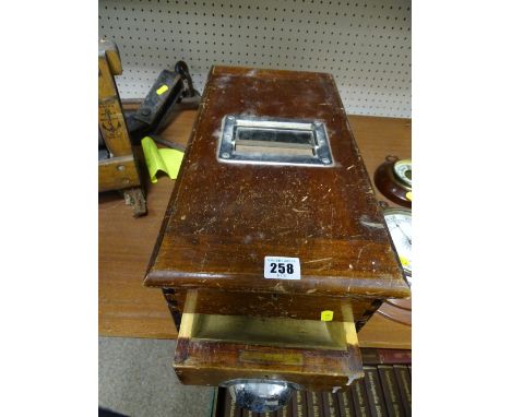 Vintage wooden countertop till