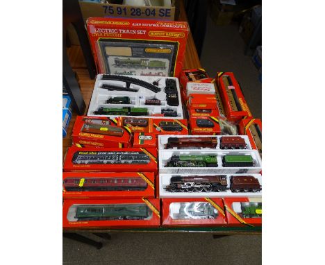 Hornby 00 gauge model railway boxed engines, carriages and rolling stock including a GWR freight electric train set (boxed), 