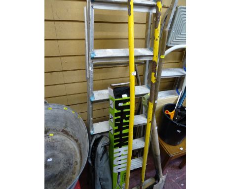 Small parcel of garden tools - spade, hoe, brush, metal seven tread stepladder, boxed set of drain rods and tripod in canvas 