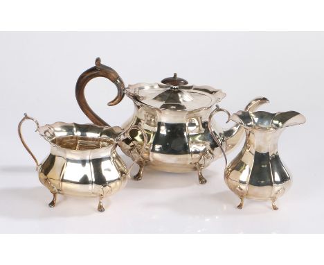 Mappin &amp; Webb tea set, consisting of teapot with turned fruitwood handle, milk jug and twin handled sugar bowl (3)