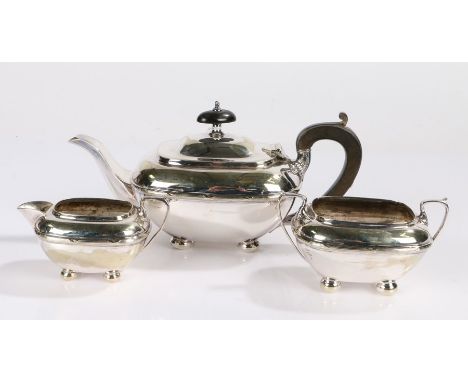 Stanqual silver plated bachelors tea set, consisting of teapot, milk jug and sugar bowl, all with reeded central bands and ra