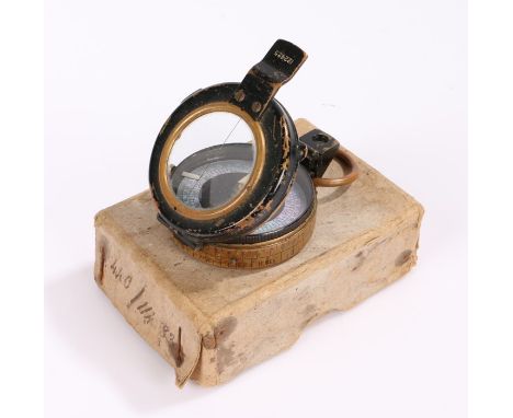 First World War British marching compass, serial 122425, dated 1918, index ring assembly/floating dial frozen