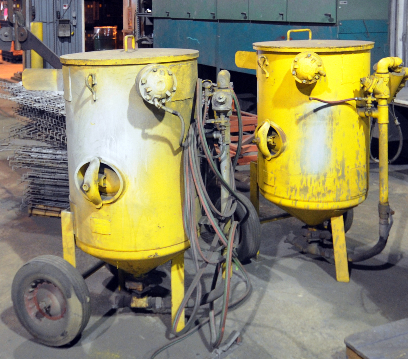 EMPIRE PORTABLE SHOT BLAST POT (CI)