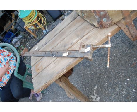 A pair of Sash clamps, 3' approx and boiler flue guard.