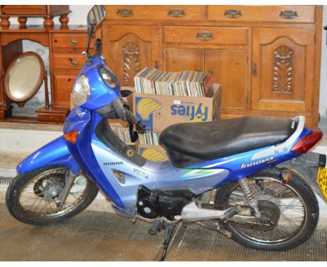 HONDA ENGINE MOPED, REGISTRATION FE05 RTZ, WITH 1 KEY, 2 HELMETS, NO PAPER WORK     