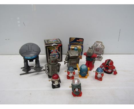 A collection of boxed and loose plastic robot toys including boxed Walt Disney Black hole V.I.N Cent