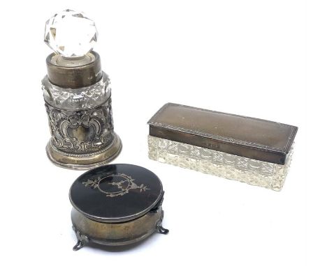 An Edwardian silver and cut glass box, hallmarked Birmingham 1909, together with a George V silver compact with a tortoise sh