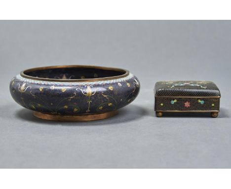 A JAPANESE CLOISONNE ENAMEL BOX, 20TH C, WITH BLACK GROUND, 95MM L AND A CHINESE BLUE GROUND COMPRESSED CIRCULAR CLOISONNE EN