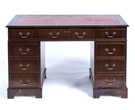 A REPRODUCTION MAHOGANY TWIN PEDESTAL DESK IN GEORGE III STYLE, THE RECTANGULAR TOP INSET WITH GILT TOOLED RED LEATHER WRITIN