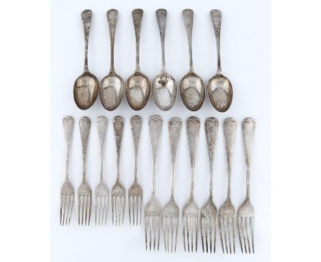 A GEORGE V TABLE SERVICE, OLD ENGLISH PATTERN, COMPRISING SIX TABLE FORKS, FIVE DESSERT FORKS, SIX DESSERT SPOONS BY WILLIAM 