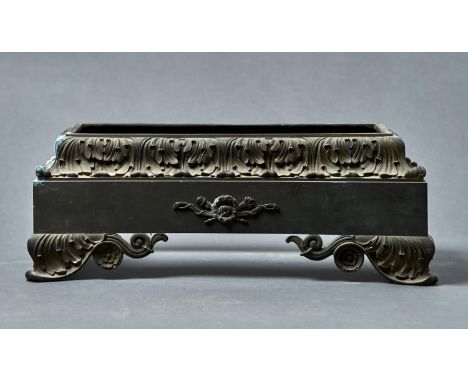 A GILT AND PATINATED BRONZE&nbsp; CLOCK PLINTH, ENGLISH OR FRENCH, EARLY 19TH C, OF RECTANGULAR SHAPE WITH CHISELLED ACANTHUS