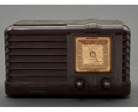 A FADA BAKELITE MAINS RADIO, MODEL LW44, CIRCA MID 20TH C, ORIGINAL CARD BOX Apparently as new