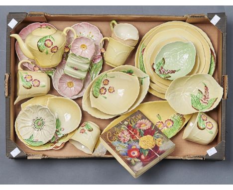 A QUANTITY OF LEAF MOULDED&nbsp;CARLTON WARE, TO INCLUDE TEAPOT, CREAM JUG, SUGAR BOWL, TOAST RACK, HORS D'OEUVRES DISH, OTHE