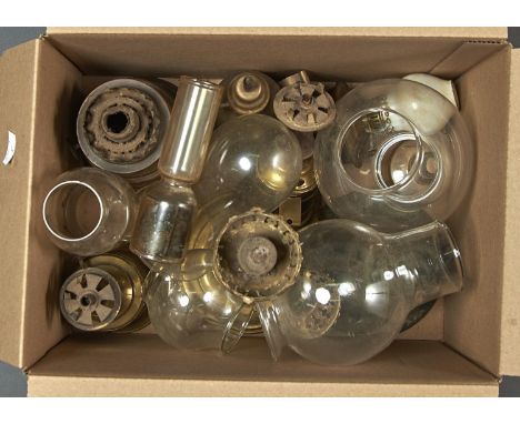 A SMALL COLLECTION OF BRASS OIL LAMPS, INCLUDING HAND LAMPS AND A CANDLESTICK, 19TH C AND LATER, AND VARIOUS GLASS SHADES As 