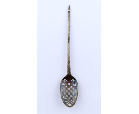 A GEORGE III SILVER MOTE SPOON, C1770, 12.5CM L, MAKER'S MARK AND LION PASSANT, 5DWTS Both marks illegible, undamaged, the ba