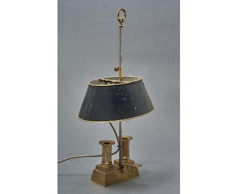 A FRENCH TOLE&nbsp; BOUILLOTTE LAMP, MID 20TH C, THE RECTANGULAR LACQUERED BRASS BASE SET PAIR OF SQUAT FLUTED PILLARS FOR CA