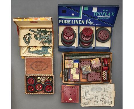 A QUANTITY OF VINTAGE MECCANO WITH A MECCANO PAMPHLET Play worn