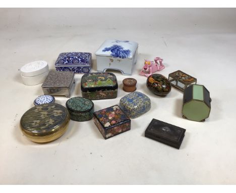 A quantity of trinket boxes including papier-mache, an Art Deco hexagonal box, a poker work box and others