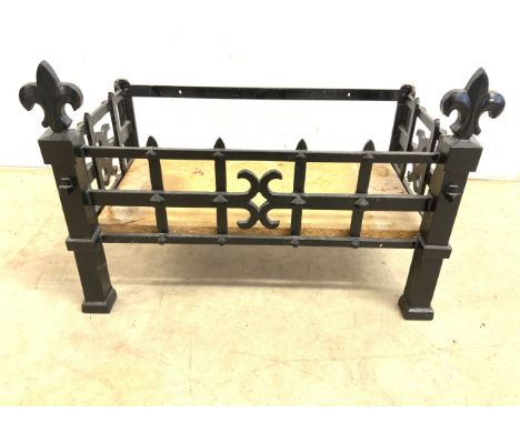 A gothic style fire grate. W:68cm x D:35cm x H:45cm