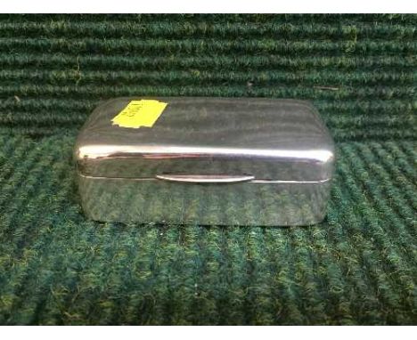 A sterling silver snuff box, Chester mark, dated 1909 