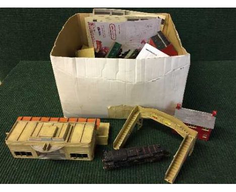 Two boxes of Meccano Power outlet transformer, Horny Dublo Station platforms and accessories, tinplate engine, rolling stock 