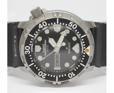 Citizen GN-4-S 5503 Quartz 300M Professional diver's  wristwatch with signed black dial, oversized lumed hour markers and han