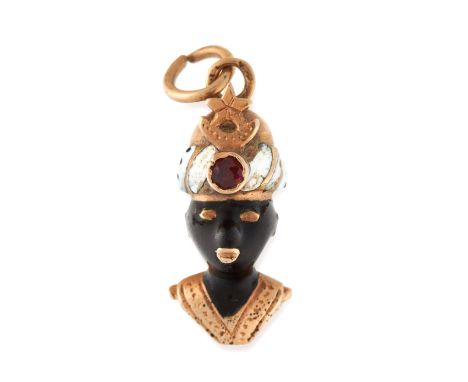 AN ANTIQUE BLACKAMOOR PENDANT in yellow gold, designed as a bust, comprising of a black hardstone, decorated with a round cut