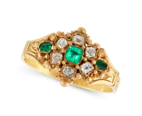 AN ANTIQUE EMERALD AND DIAMOND DRESS RING, 19TH CENTURY in yellow gold, set with a trio of graduated cushion shaped step cut 