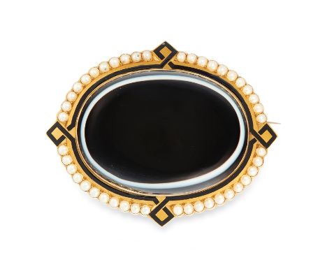 AN ANTIQUE BANDED AGATE, PEARL AND ENAMEL MOURNING LOCKET BROOCH, 19TH CENTURY in yellow gold, set with an oval banded agate 