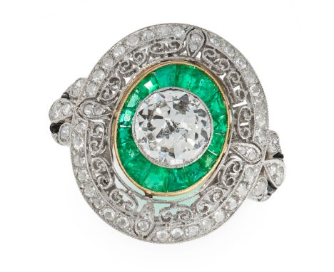 AN ANTIQUE EMERALD, DIAMOND AND ONYX TARGET RING set with a transitional cut diamond of 0.85 carats in a border of step cut e