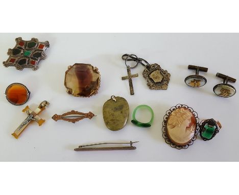 Small selection of brooches including cameo brooch, hard stone brooch set  in silver, agate slice brooches, pair of sterling 