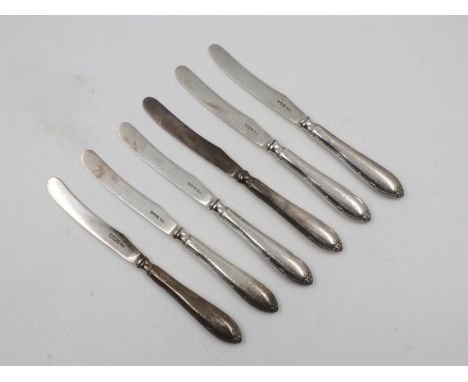 Set of six sterling silver butter knives with silver blades, combined 147g. UK P&amp;P Group 2 (£20+VAT for the first lot and